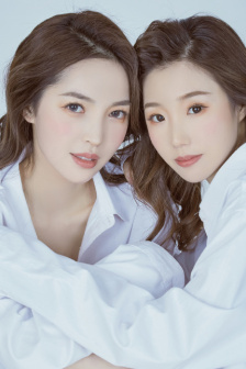 美女100%露全身